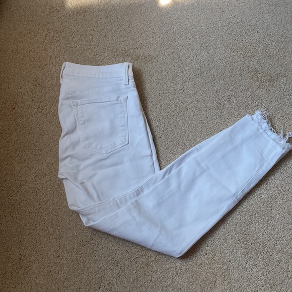 J BRAND white ripped skinny Jean. Barely worn. Size 28. - Picture 5 of 5